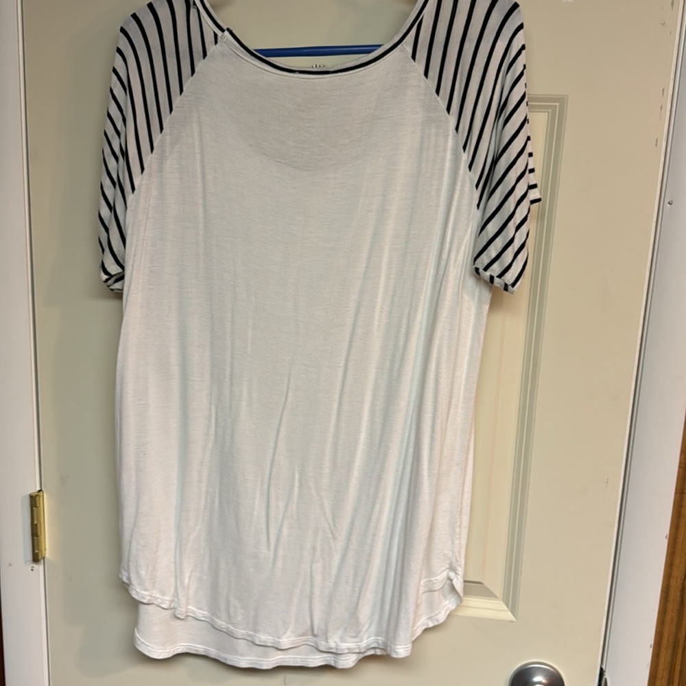 Size Large shirt - Picture 2 of 2